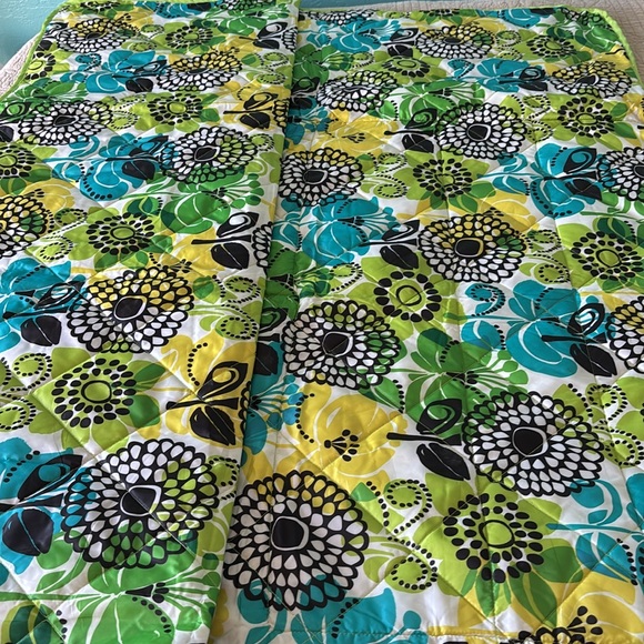 Vera Bradley Picnic Blanket Lime's Up Green and Black Retired - Picture 6 of 7